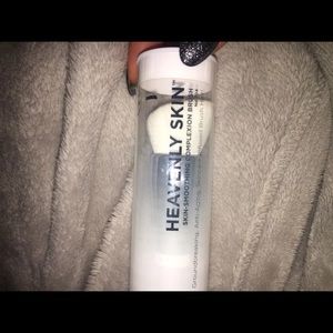 It cosmetics #704 cosmetic brush